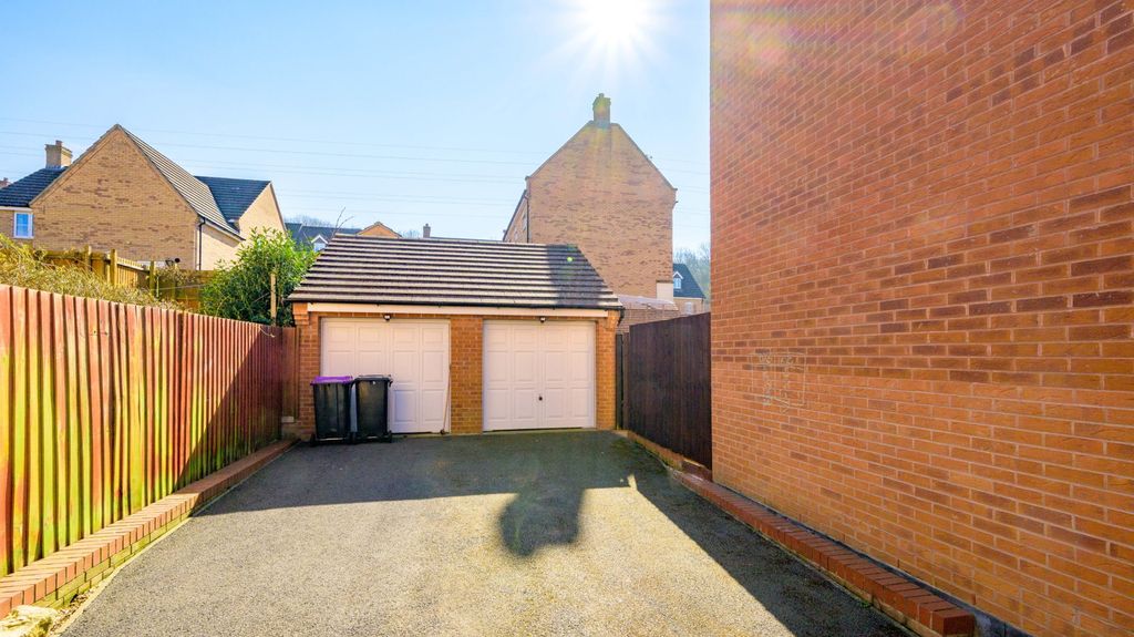 Property photo 2 of 35