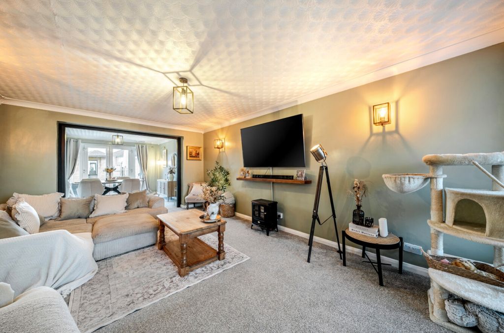 Property photo 3 of 21 1536731-21-1A153c817354d-1