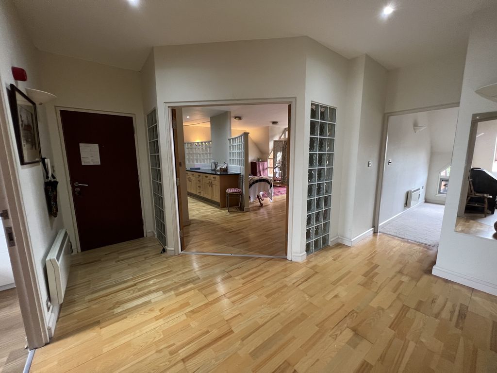 Property photo 3 of 11