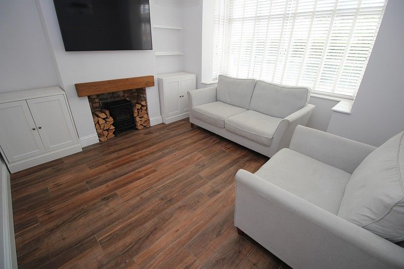 Property photo 2 of 16 Lounge