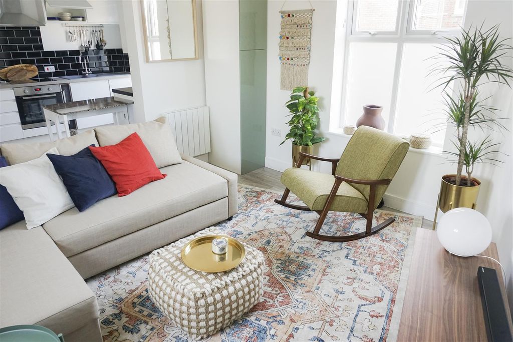 Property photo 1 of 15 Isleofwightairbnbflat4 (1).Jpg