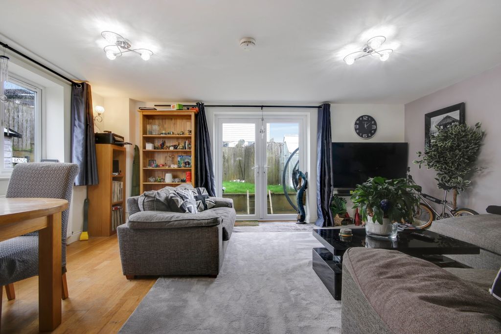 Property photo 2 of 17 Img_0572-Img_0574