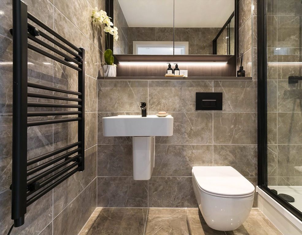 Property photo 3 of 19 En-Suite
