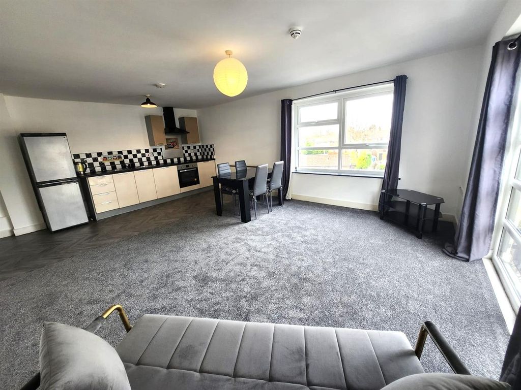 Property photo 3 of 13