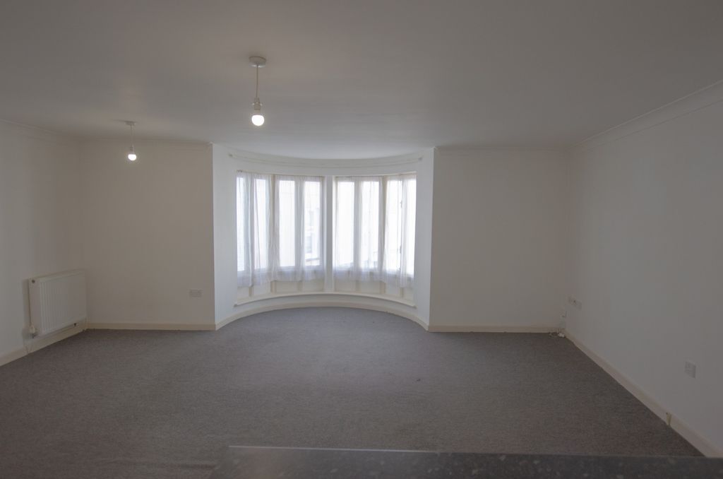 Property photo 3 of 8 4 The Piazza-5