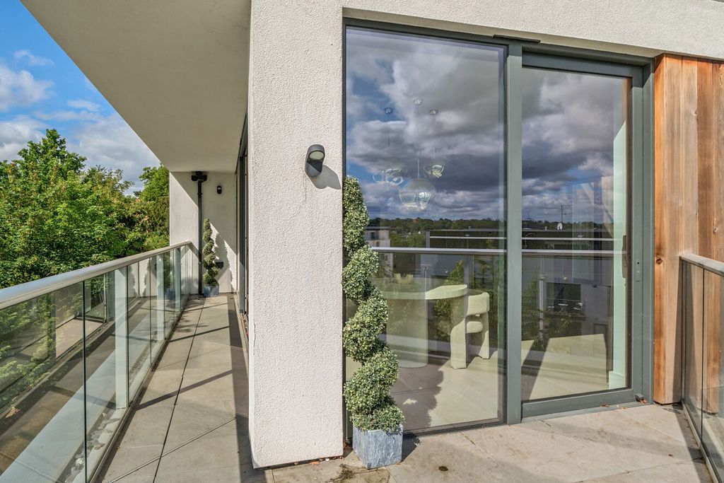 Additional image 6 of 2 bed flat for saleAlbemarle Road, Beckenham BR3