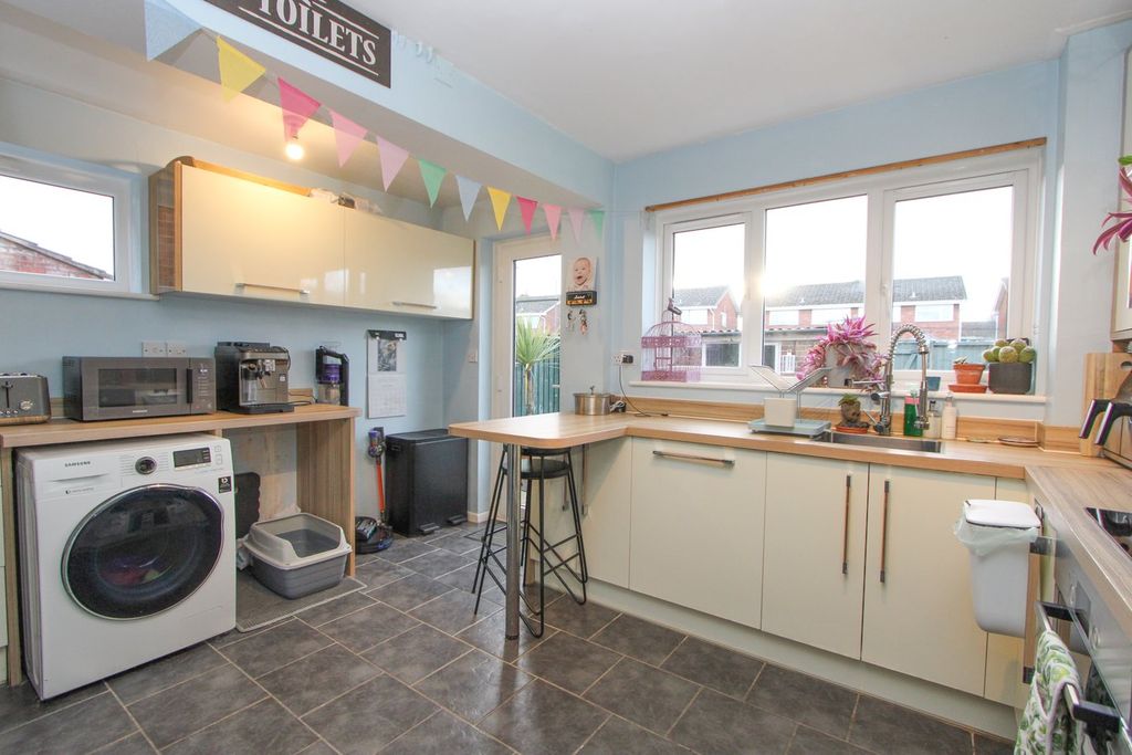 Property photo 2 of 19