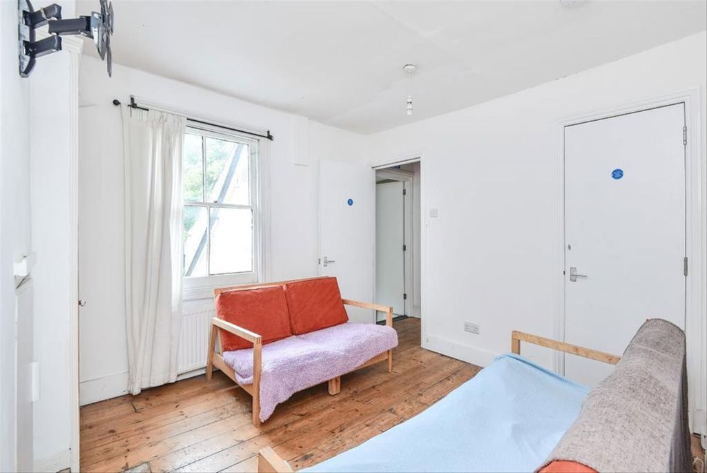 Property photo 2 of 8