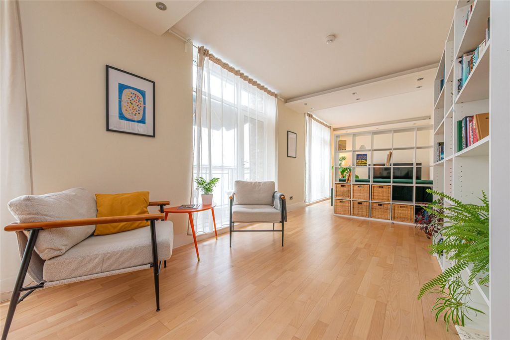 Property photo 2 of 21 Picture No. 17