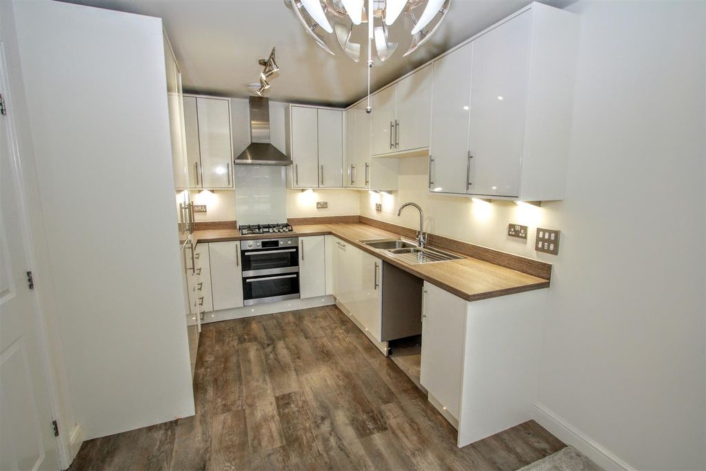 Property photo 2 of 18 Kitchen/Diner