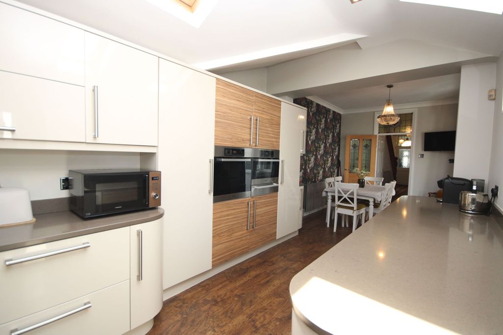 Property photo 3 of 25 Kitchen/Diner