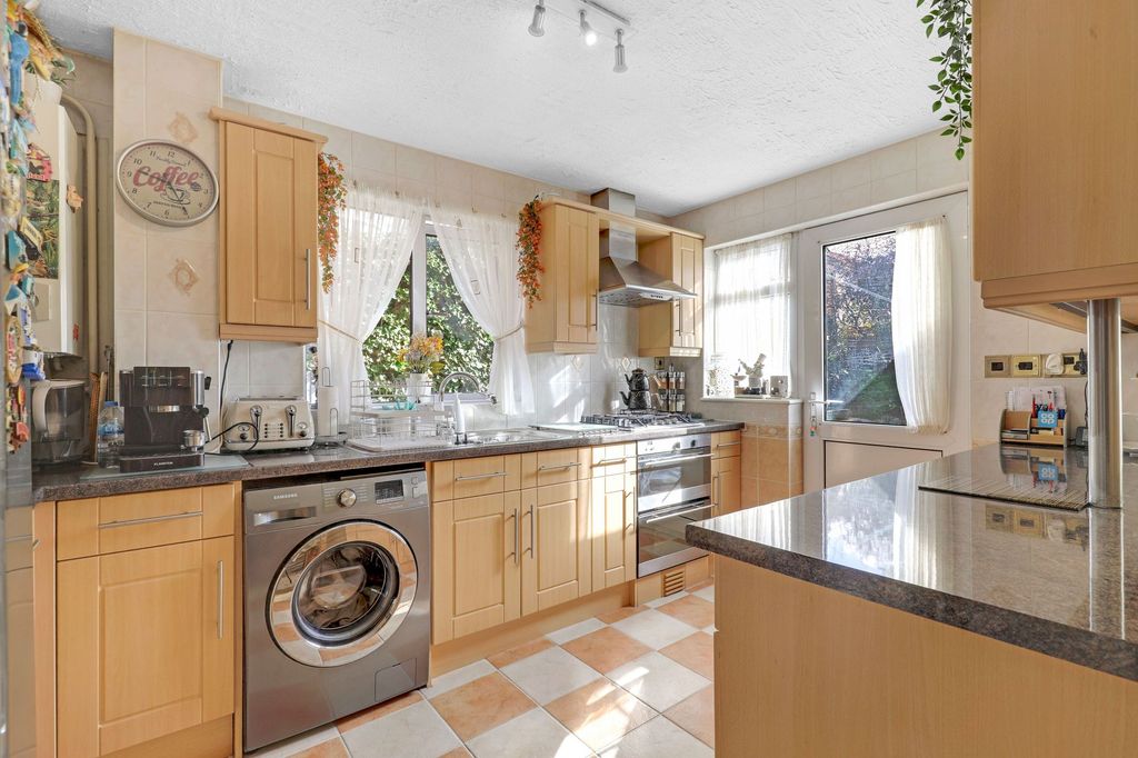 Property photo 2 of 18