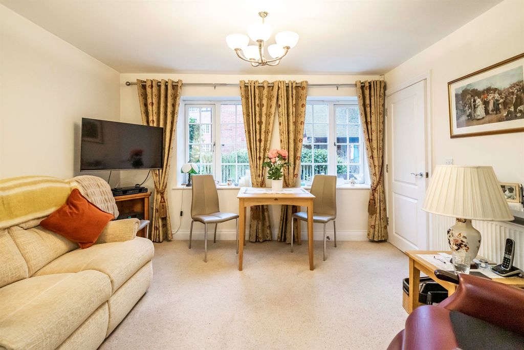 Property photo 2 of 11