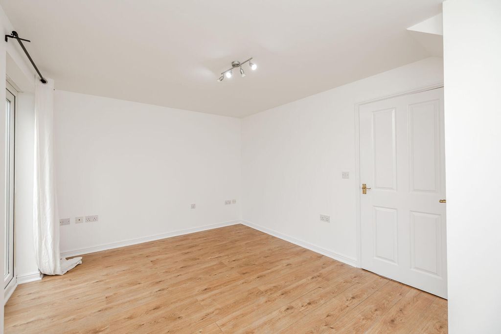 2 bed property for saleWallington Close, Blaydon-On-Tyne NE21 photo 4