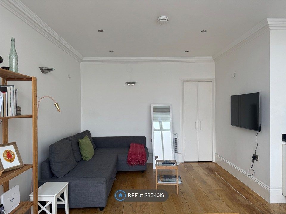 Property photo 3 of 14 Living Room