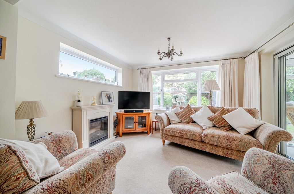 Property photo 2 of 20 1498512-12-6A6395...