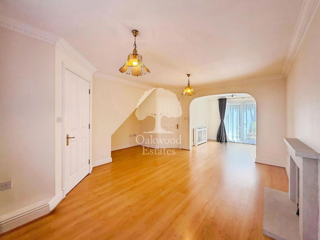 Property photo 2 of 30 Lounge