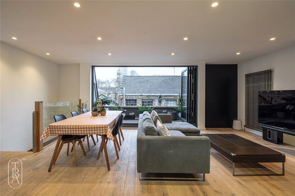 Property photo 2 of 41 Picture No. 38