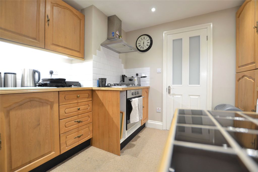 Property photo 2 of 6 Kitchen