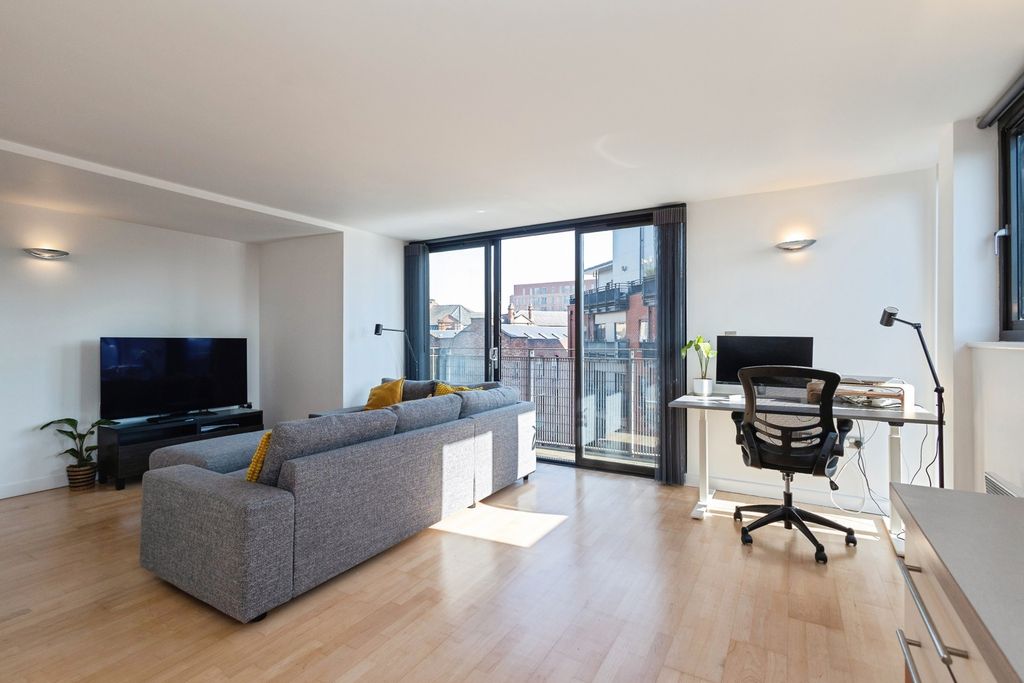 Property photo 2 of 18 Pbox-Img.Jpg