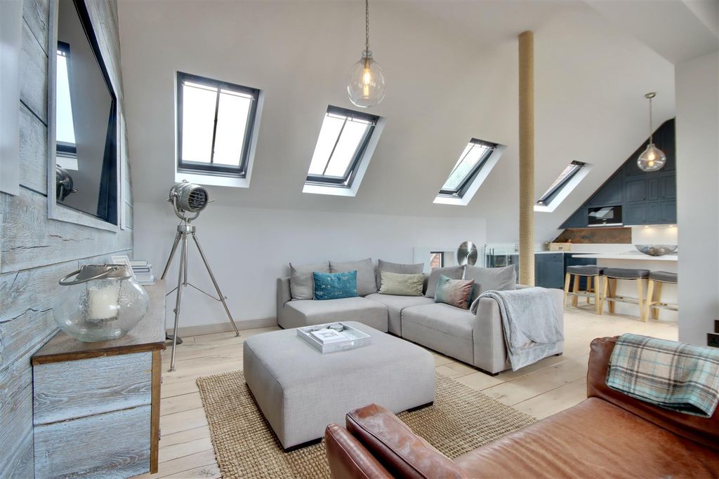 Property photo 3 of 46 Ccb31906-3Ff5-4Edf-B052-80Bb9Ec69Aee_1_201_A.Jpeg