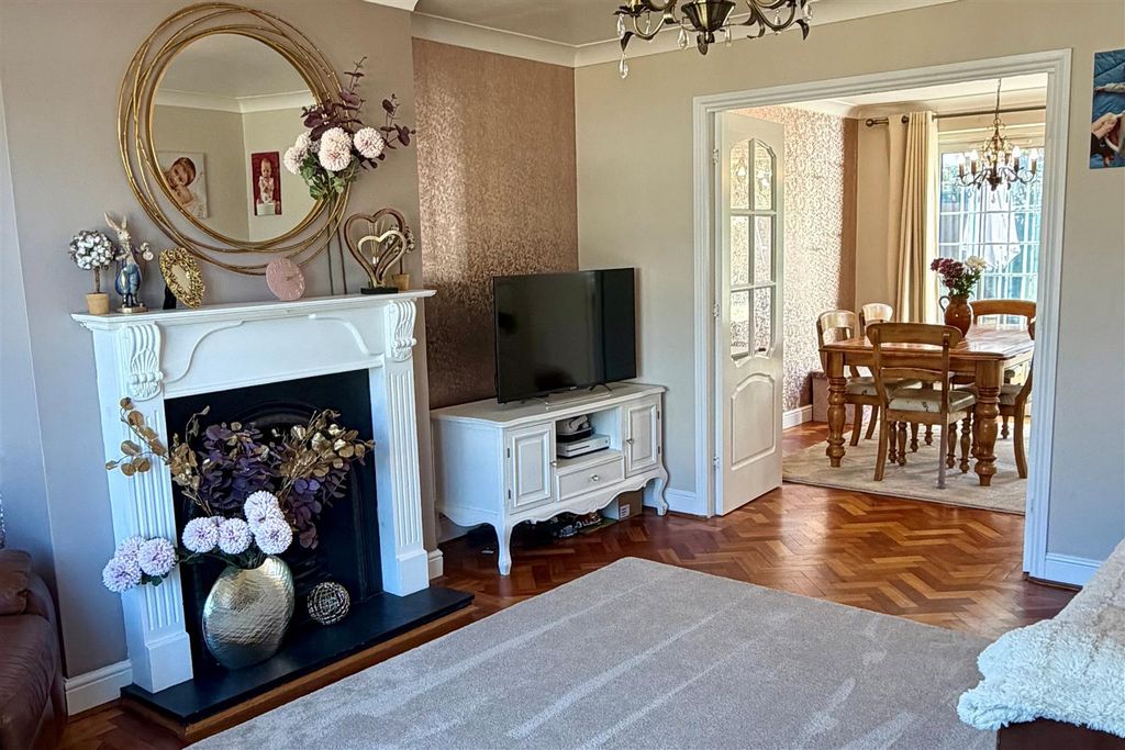 Property photo 3 of 21 Sitting Room