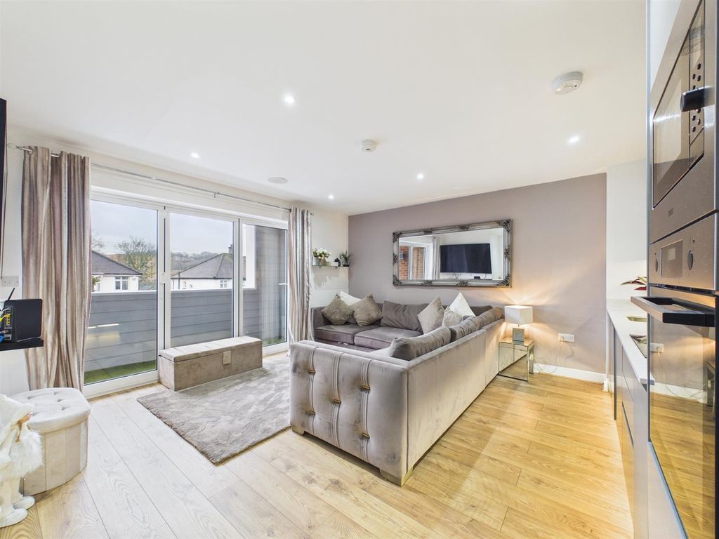 Property photo 2 of 15 Cam02885G0-Pr0565-Still002.Jpg