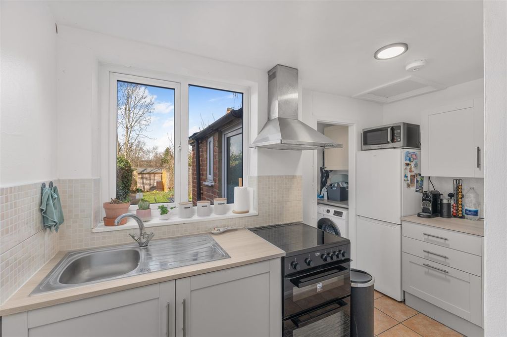 Property photo 3 of 17 116 Broughton Road, Banbury-8.Jpg