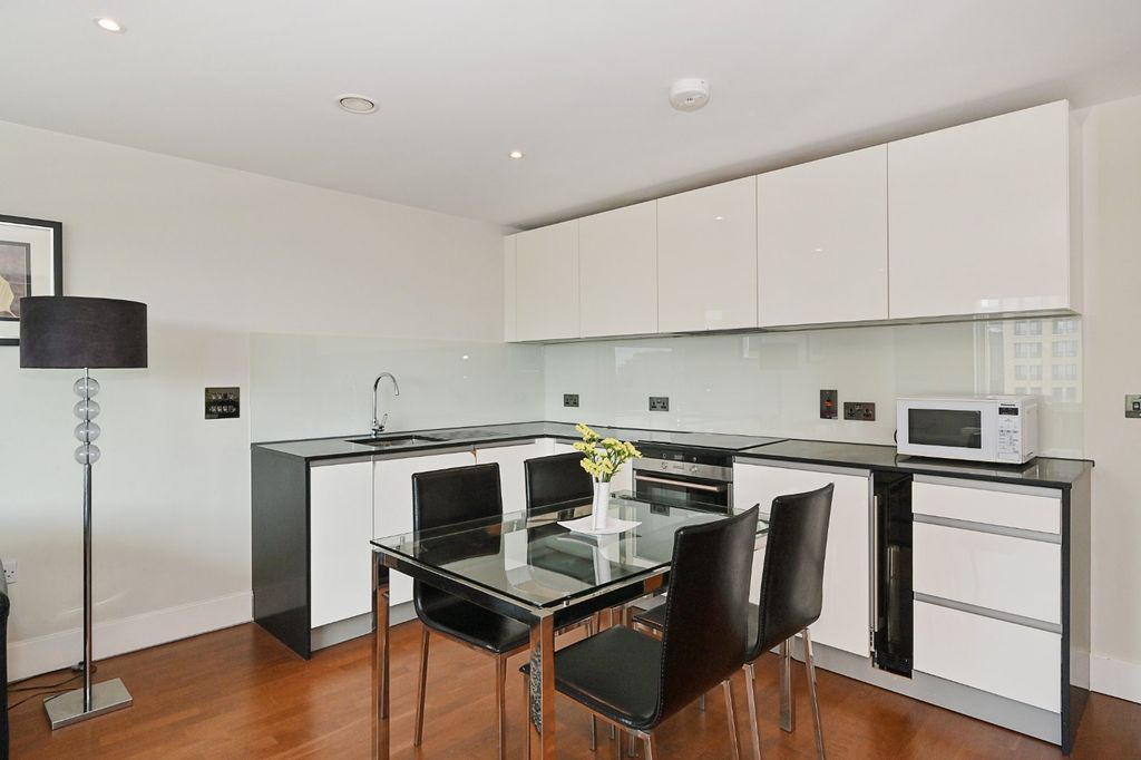 Property photo 3 of 8 Picture No. 12