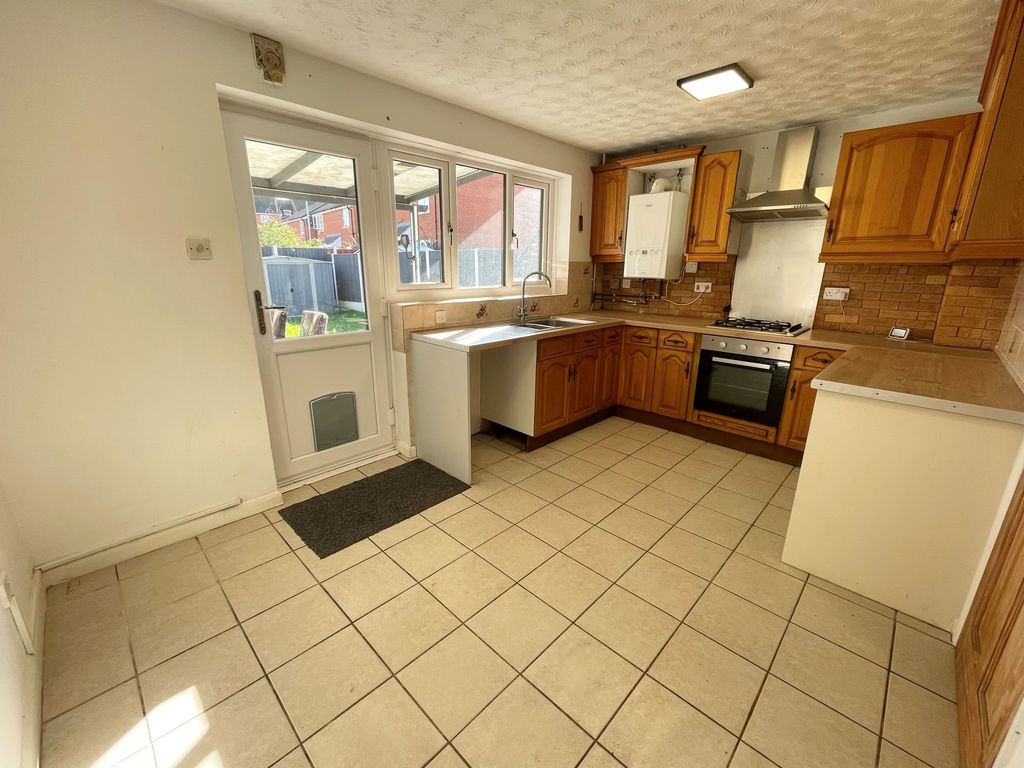 Property photo 2 of 9 Kitchen