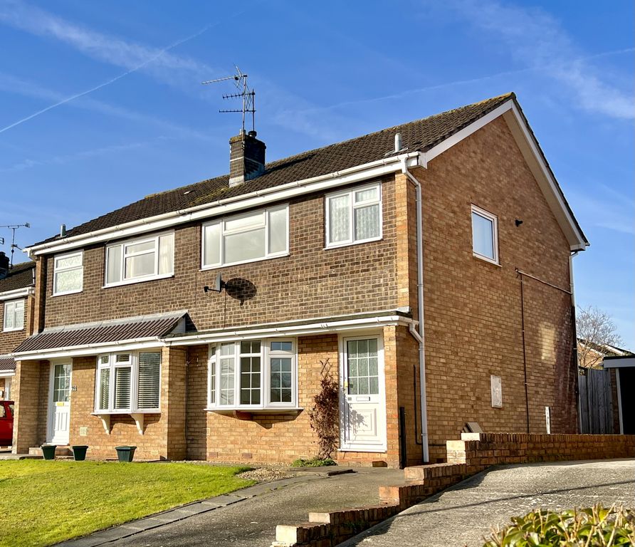 Property photo 1 of 13 Spacious 3 Bedroom, 2 Reception Home