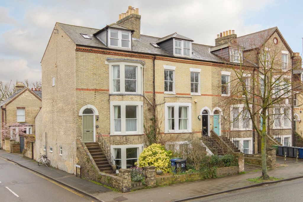 3 bed semi-detached house to rent Cambridge