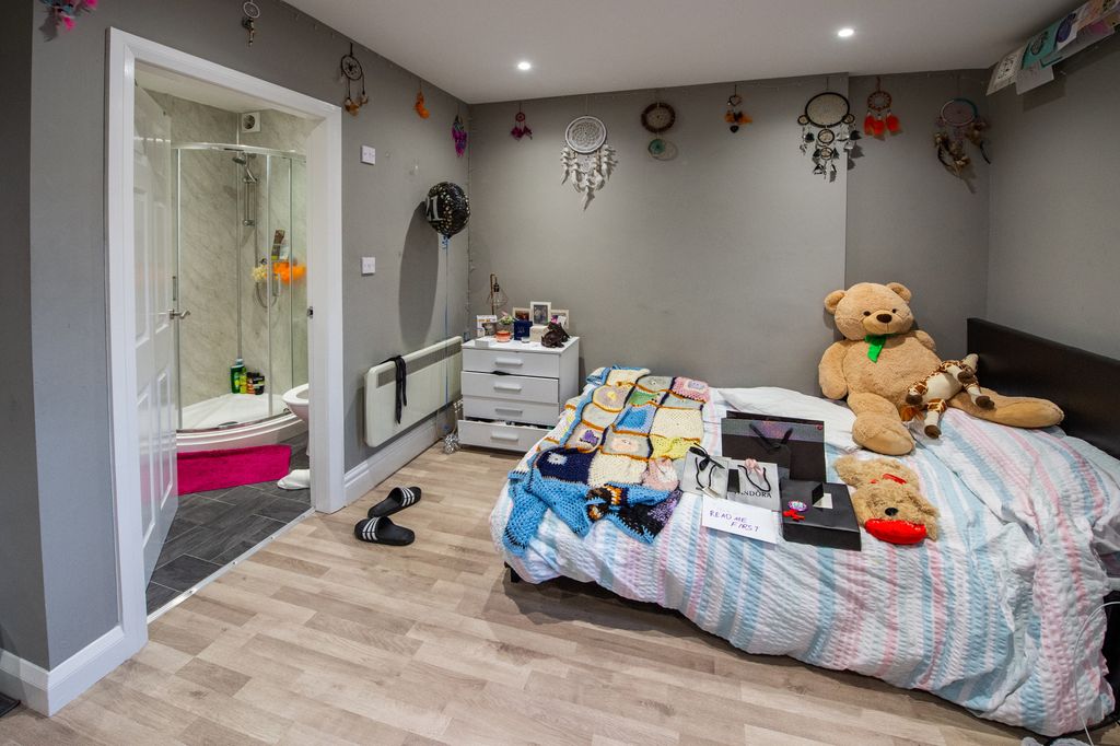 Property photo 3 of 8 Property Photo