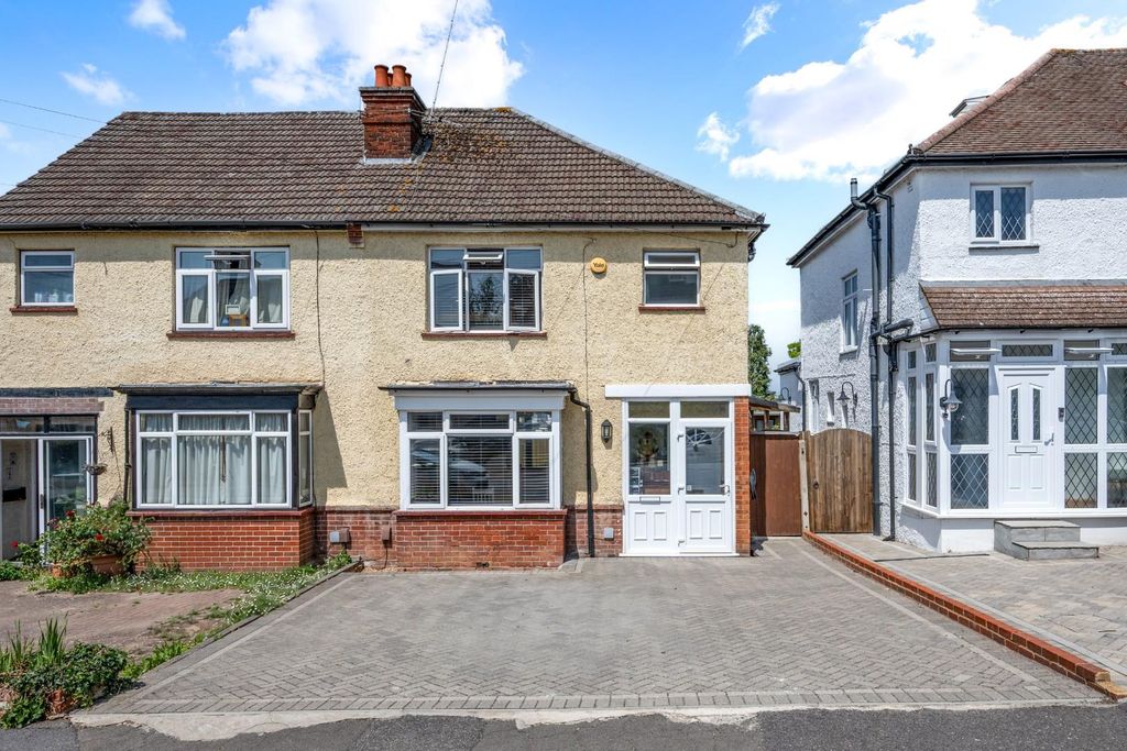 Property photo 1 of 14 Bridle Road