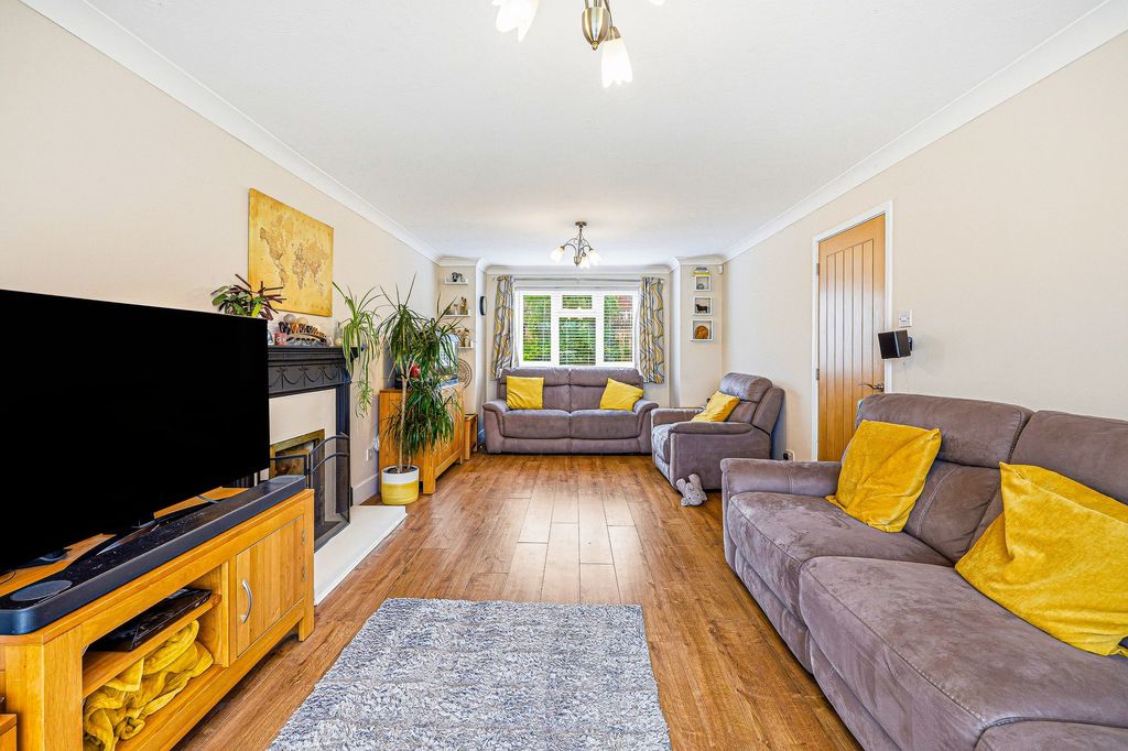 Property photo 3 of 34