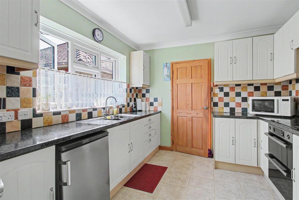 Property photo 3 of 25 Kitchen