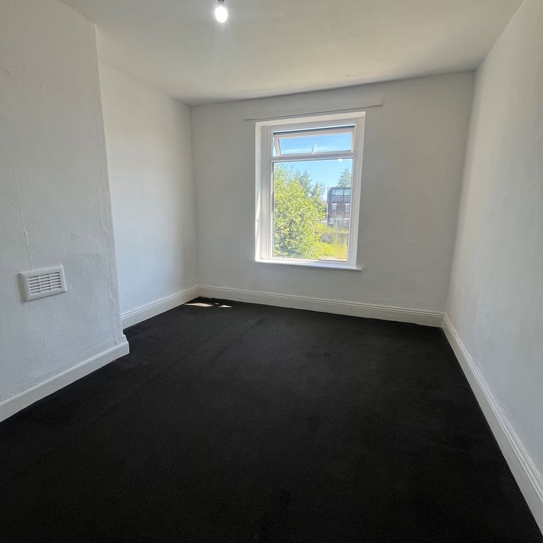 Property photo 3 of 7 1