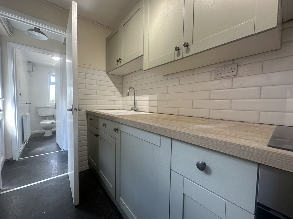 Property photo 3 of 13 Kitchen