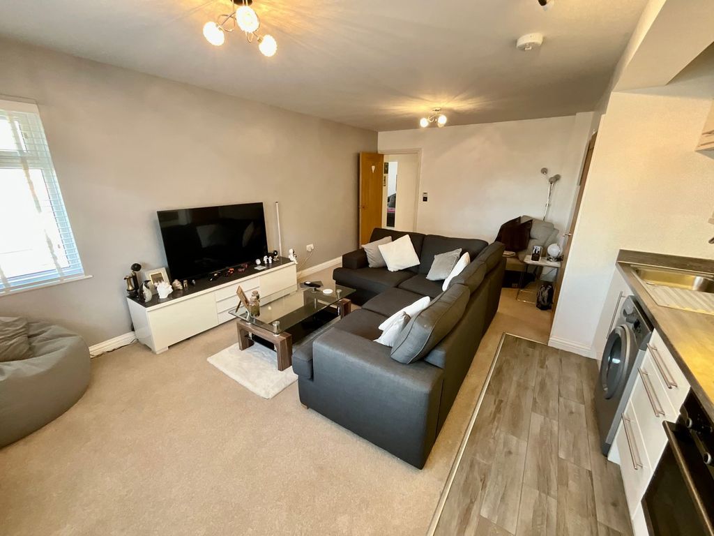 Property photo 2 of 17