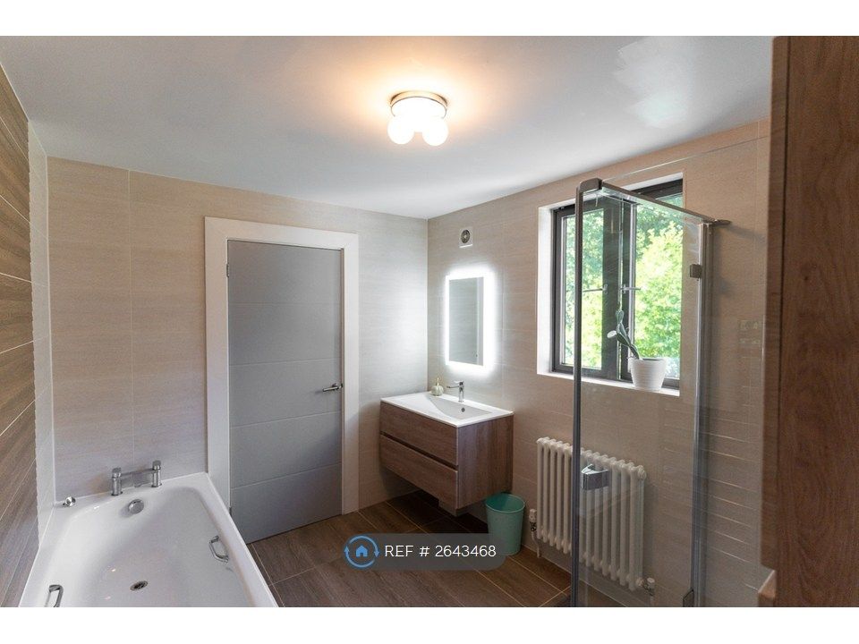 Property photo 3 of 15 En Suite