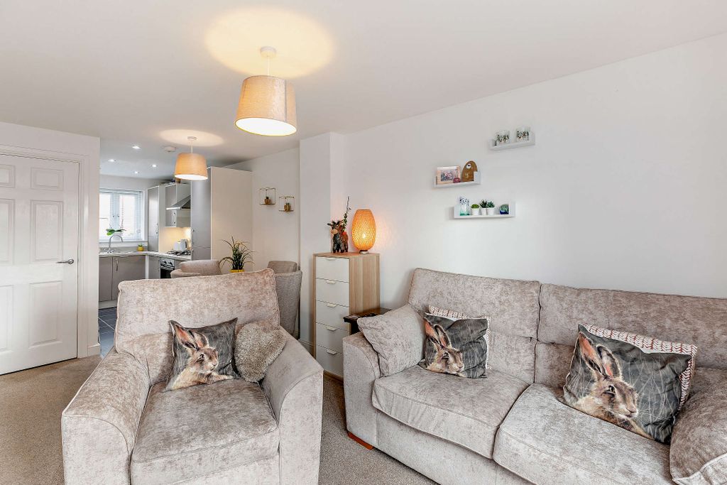 Property photo 3 of 13 Lounge