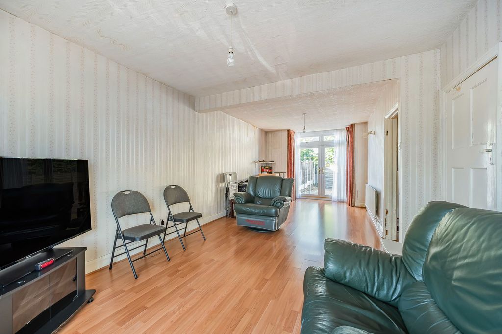 Property photo 3 of 12 Reception