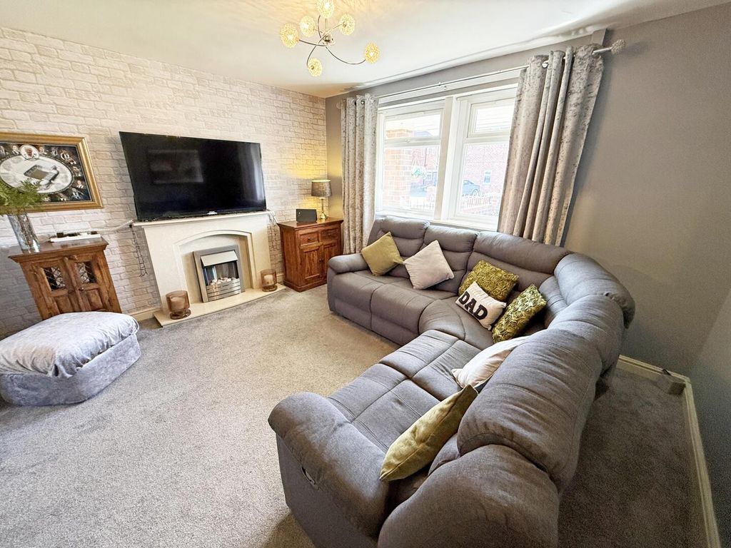 Property photo 3 of 17 Living Room