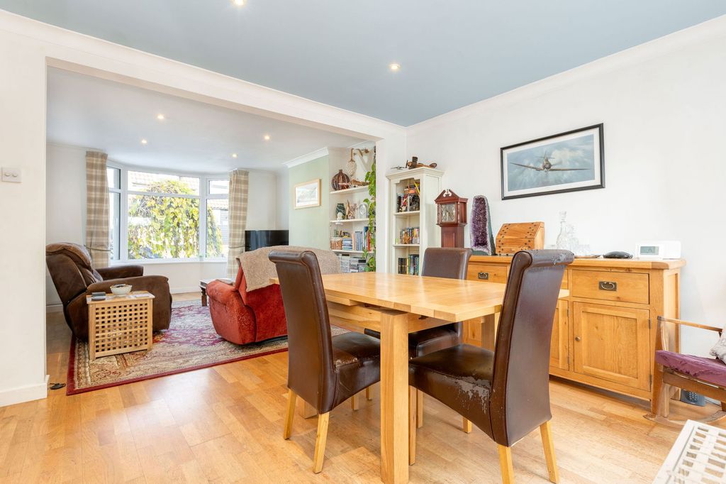 Property photo 2 of 19