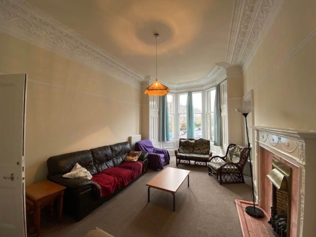 Property photo 3 of 11 Living Room