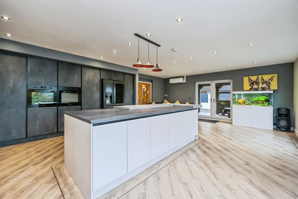 Property photo 2 of 26