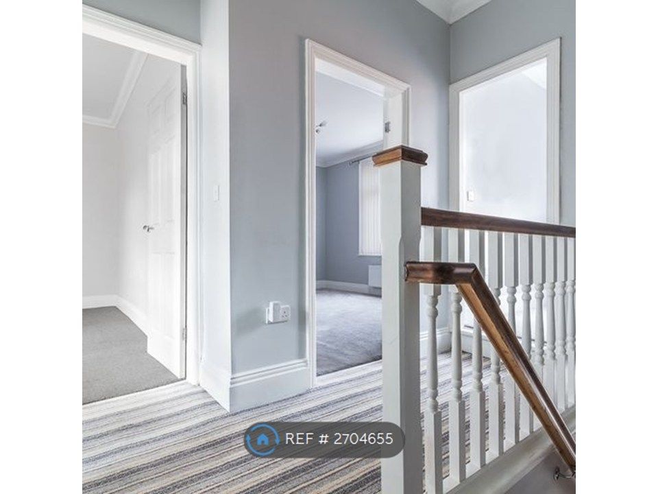 Property photo 2 of 10 Hall