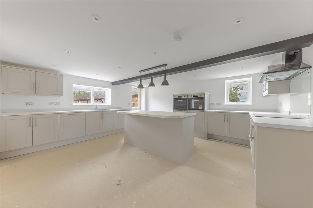 Property photo 3 of 17 Kitchen