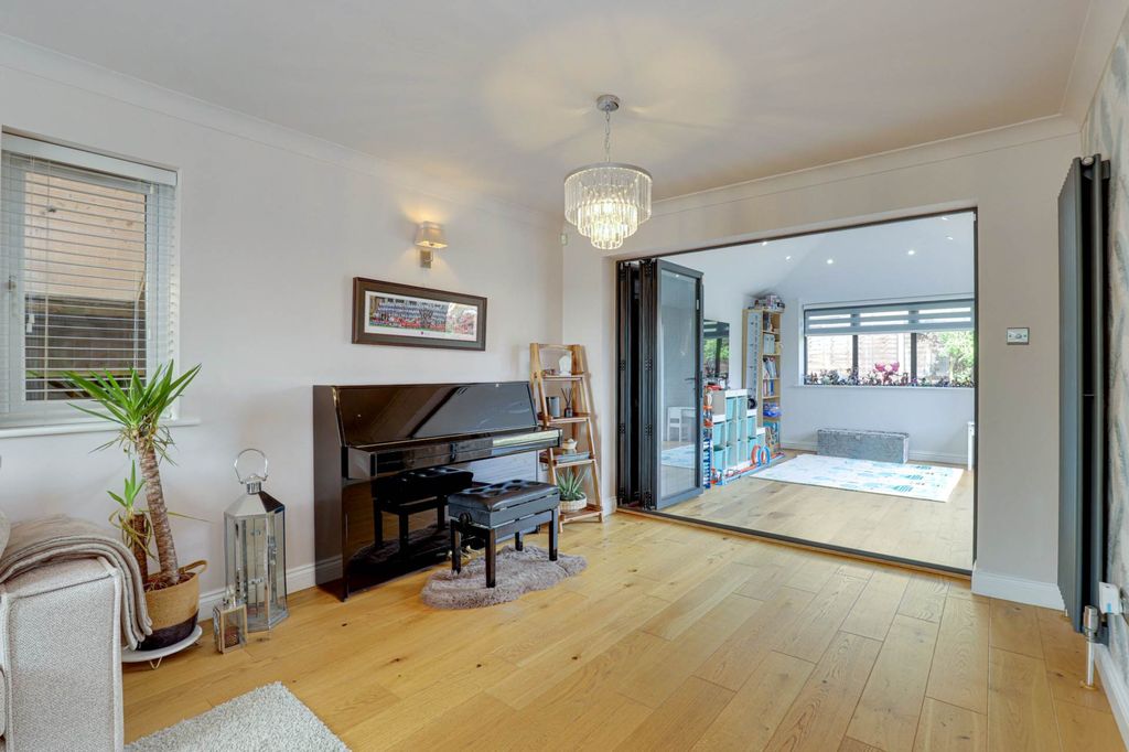 Property photo 3 of 21