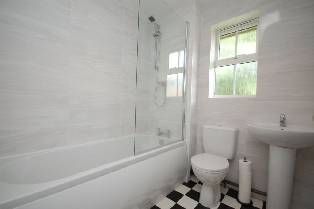 Property photo 2 of 7 Bathroom